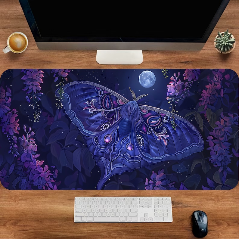 Desk Setup With Plants - Podkładka na biurko z motywem ćmy,